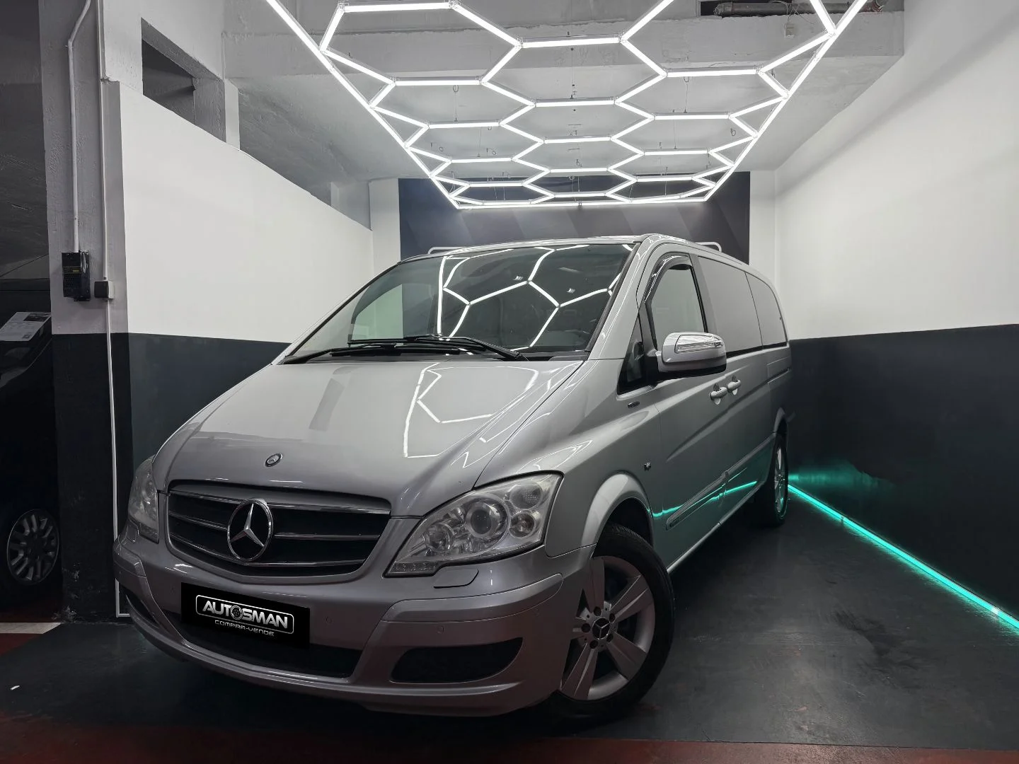 MERCEDES-BENZ Viano 3.0 CDI Trend Larga 2011 Diésel Gris - Vista lateral